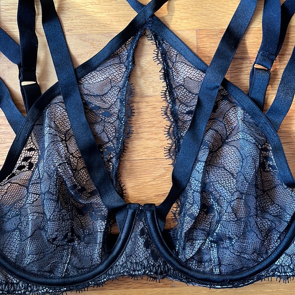 Victoria’s Secret unlined strappy halter bra - 34D - Picture 4 of 7